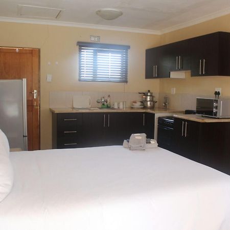 Mbopha Guest House Ulundi Exterior photo